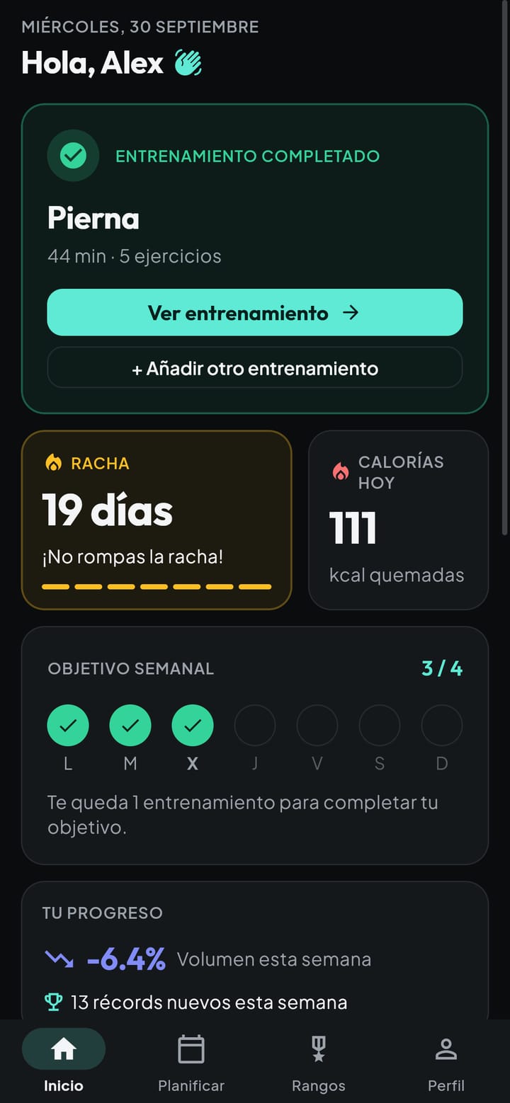 Pantalla de inicio de la app de entrenamiento: el entreno de pierna de hoy completado, racha de 19 días, calorías quemadas y 3 de 4 entrenos de la semana.