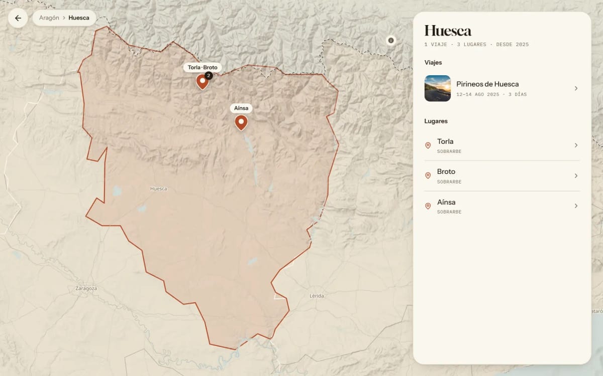 PituViajes en el ordenador: mapa de la provincia de Huesca con lugares marcados y un panel lateral con el viaje y los lugares visitados.