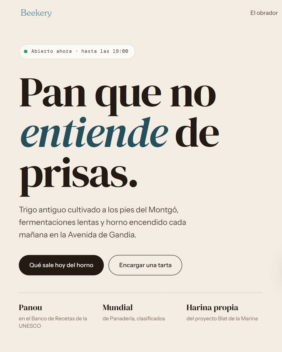 Mitad izquierda de la portada del diseño para Beekery: indicador «Abierto ahora · hasta las 19:00», titular «Pan que no entiende de prisas», dos botones y tres credenciales del obrador.