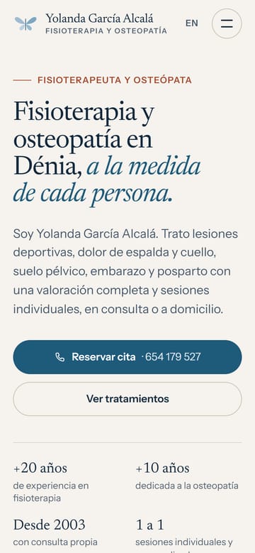 Portada móvil del rediseño para Fisioterapia Dénia: titular en serif azul y botón grande para reservar cita por teléfono.